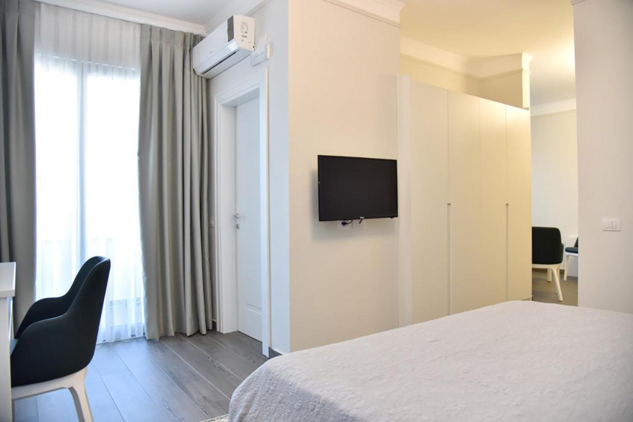 Hotel Imperiale Durres Bagian luar foto