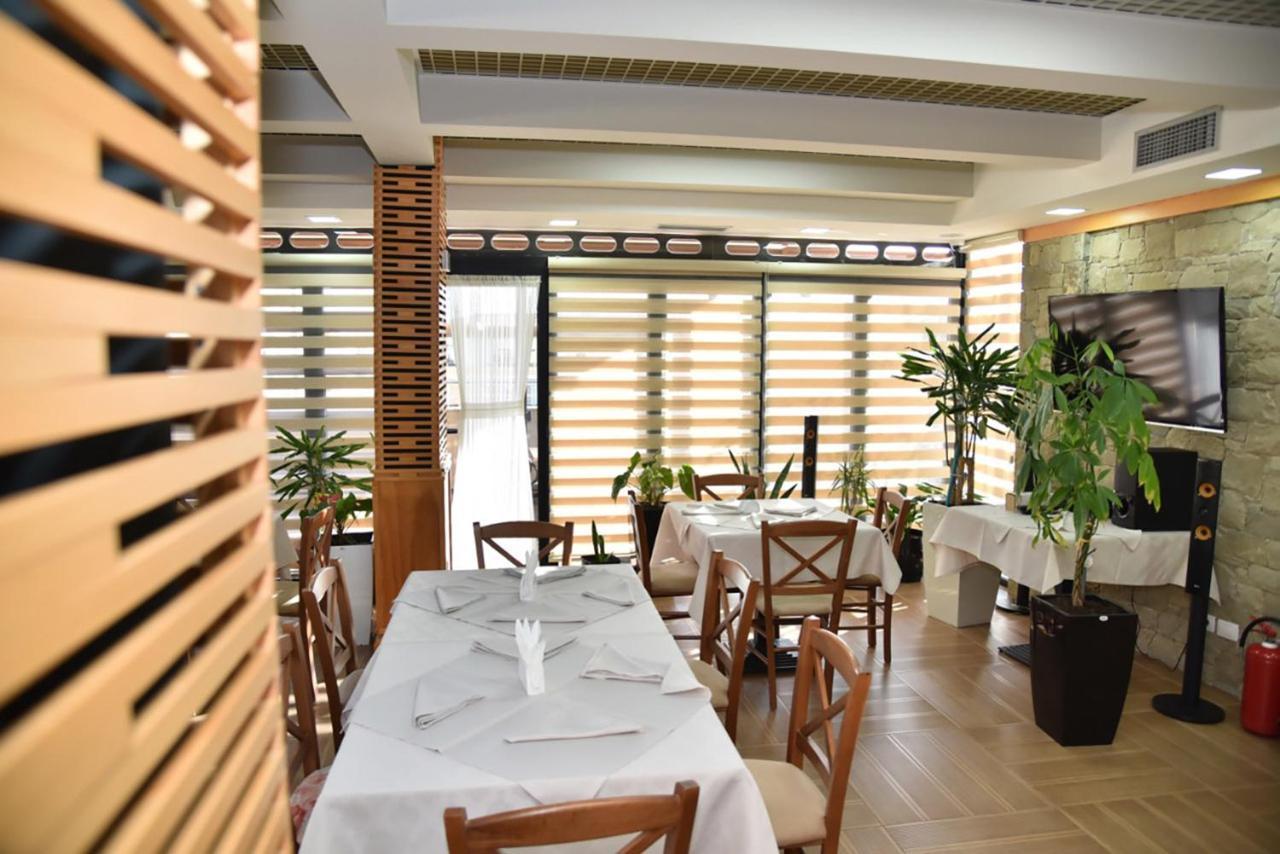Hotel Imperiale Durres Bagian luar foto