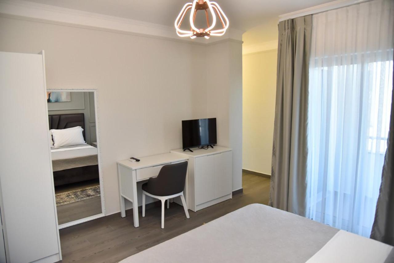 Hotel Imperiale Durres Bagian luar foto
