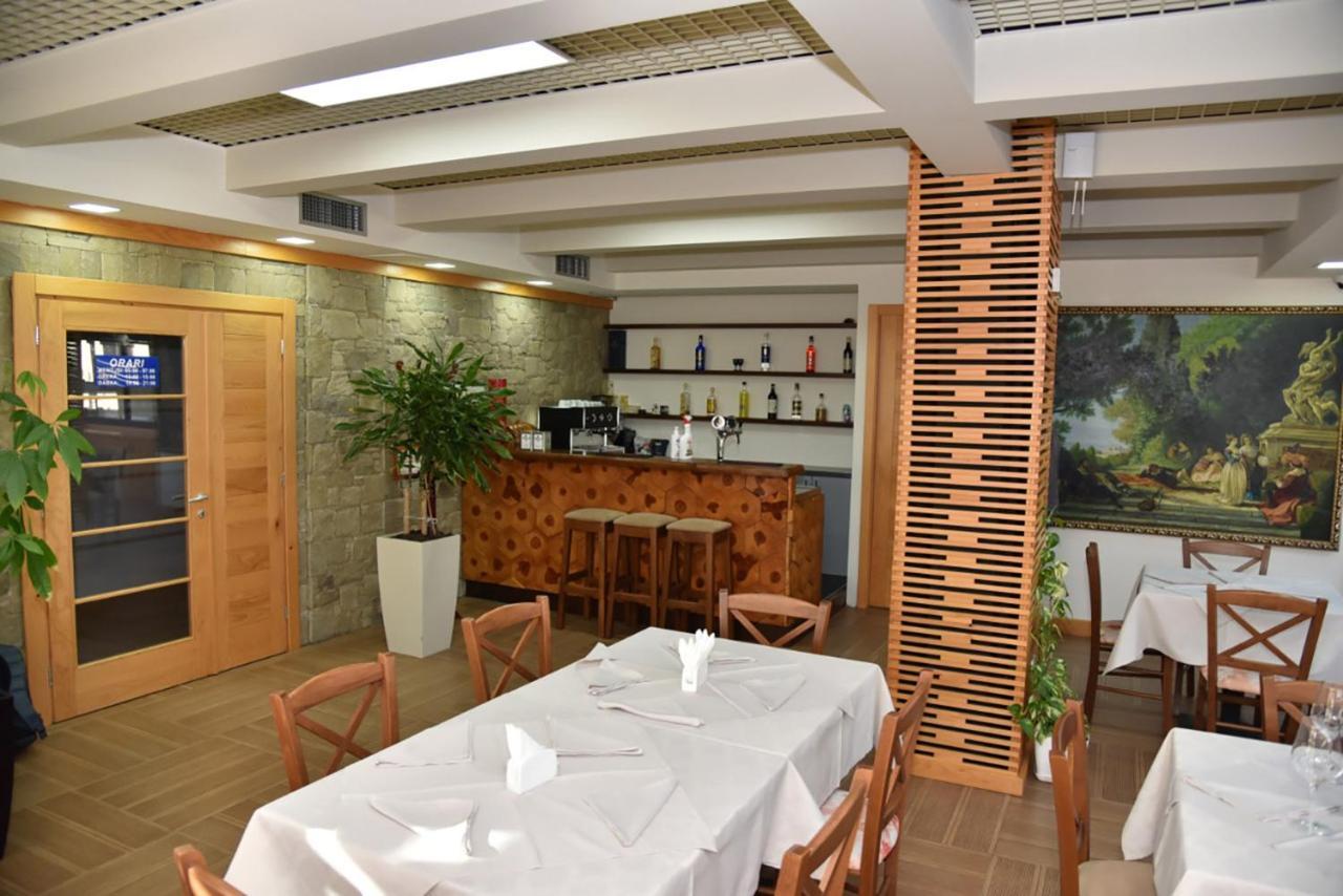 Hotel Imperiale Durres Bagian luar foto