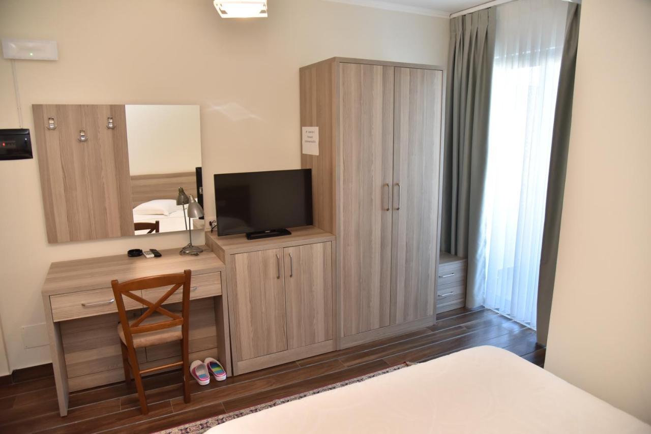 Hotel Imperiale Durres Bagian luar foto