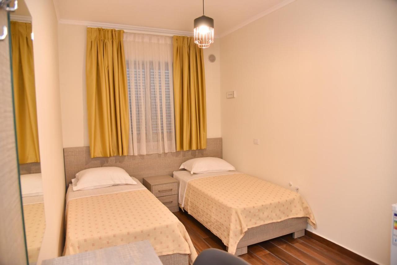 Hotel Imperiale Durres Bagian luar foto