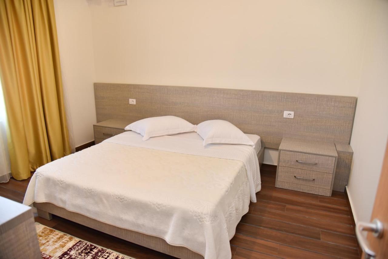 Hotel Imperiale Durres Bagian luar foto